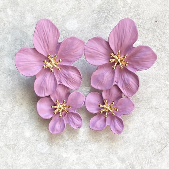 NEW Flower stud earrings in matte purple - Picture 3 of 8